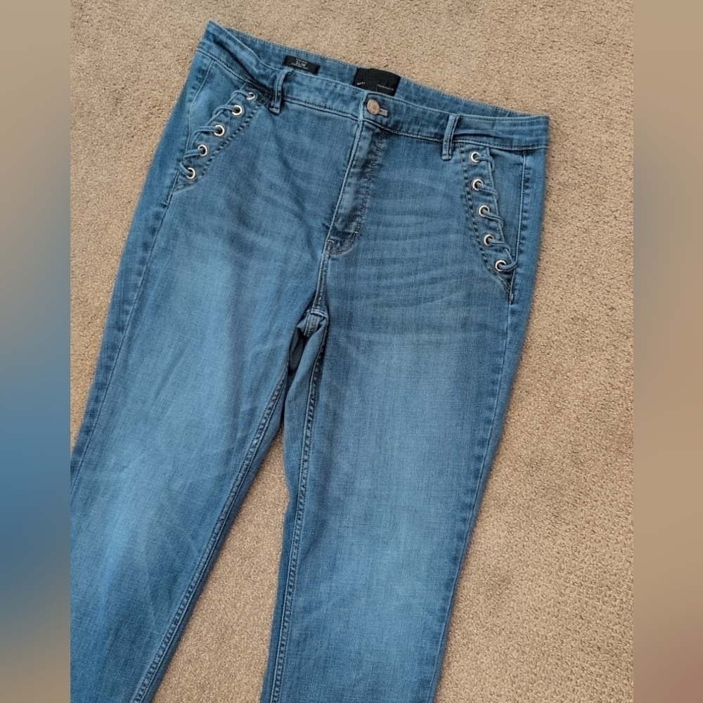 White House Black Market High Rise Slim Everyday Soft Grommet Pocket Detail Jean - Picture 2 of 10